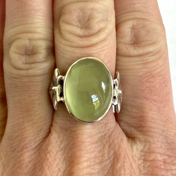 Sterling Silver 925 Oval Bezel Set Green Chalcedony Quartz Leaf Ring Sz 8.5 - Picture 1 of 16